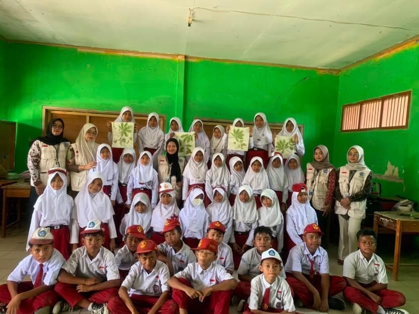Mahasiswa KKN UMUS Laksanakan Program Kerja "Ecoprint Ceria: Belajar Berkarya dengan Memanfaatkan Daun di Lingkungan Sekolah SDN Luwunggede 04